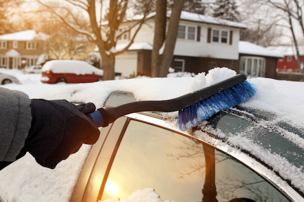 What To Add To Your Emergency Car Kit In The Winter